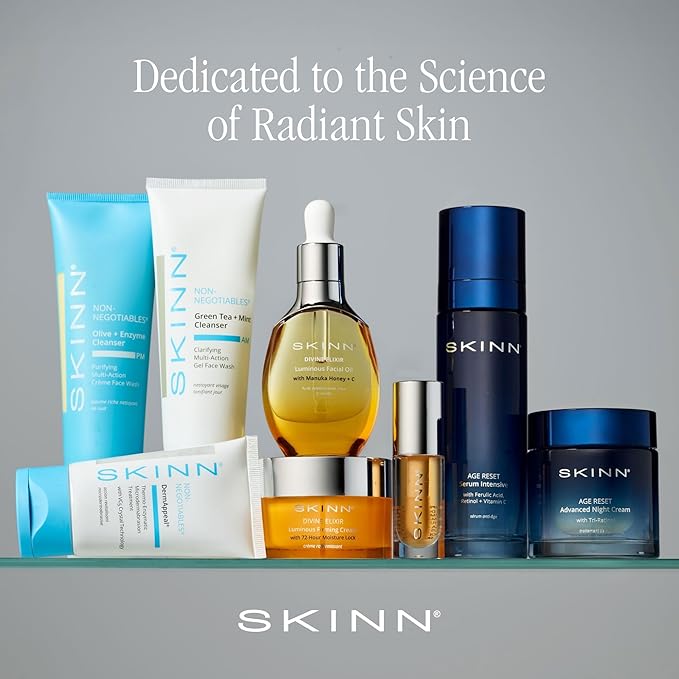 SKINN Luminous Lip Oil, Blush - Lip Care for Dry and Cracked Lips - Ultra-Light Non-Sticky Formula with Sheer Glossy Finish - Soothing Vitamin C & Manuka Honey Supports Collagen Production