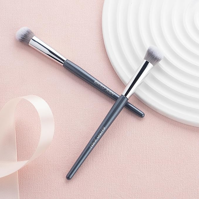 Angled Kitten Paw Concealer Brush Under Eye, Concealer Brush, Nose Contour Brush, Small Concealer Brushes for Makeup, Under Eye Makeup Brush, Under Eye Brush, Concealer Makeup Brush - 10M01