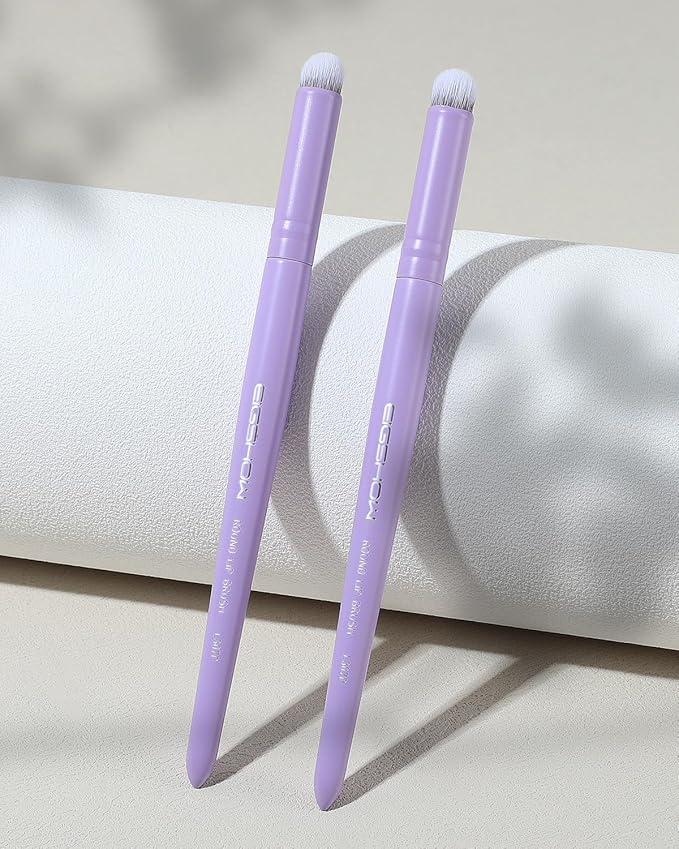 EIGSHOW Round Lip Blending Brush with Silver Ion-Infused Bristles, Soft and Skin-Safe, Reusable (L307P)