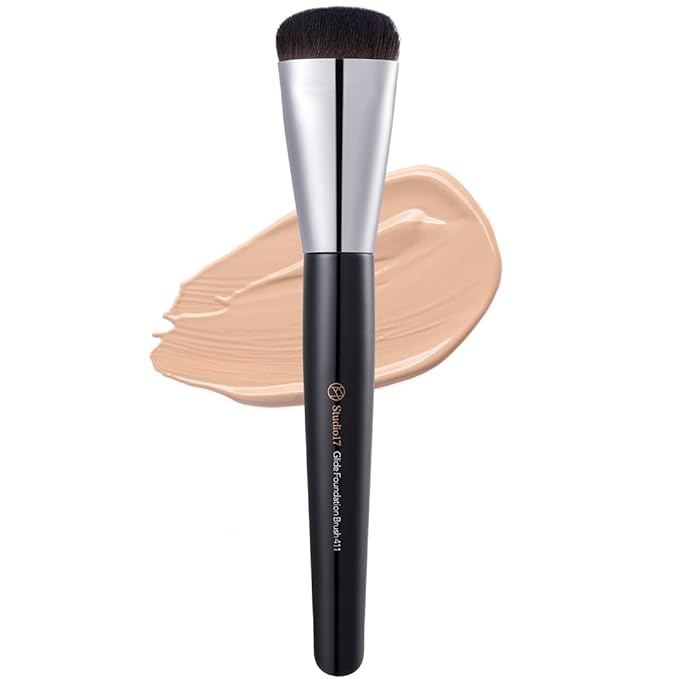 STUDIO17 Glide Foundation Brush for Liquid Makeup | Liquid Flat Foundation Brush with Flat Top | Korean Makeup Brush with Super Micro Bristles | Studio Quality Makeup Tool