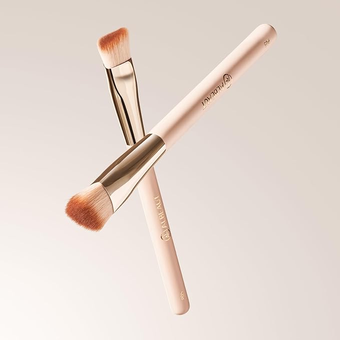 Triangle Concealer Brush, Angled Under Eye Brightening Brush for Liquid Cream Powder Small Nose Contour Foundation Makeup Brush