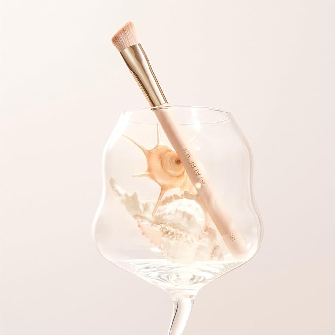 Triangle Concealer Brush, Angled Under Eye Brightening Brush for Liquid Cream Powder Small Nose Contour Foundation Makeup Brush