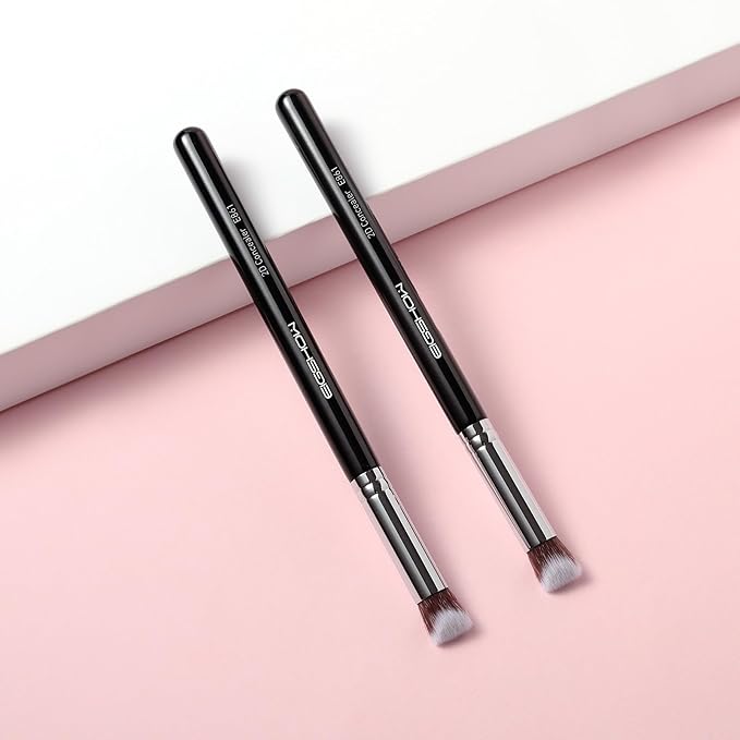 EIGSHOW Angled Concealer Brush Under Eye for Covering Sun Spots Acne Blemishes Concealing Contouring Setting with Liquid Cream (E861)