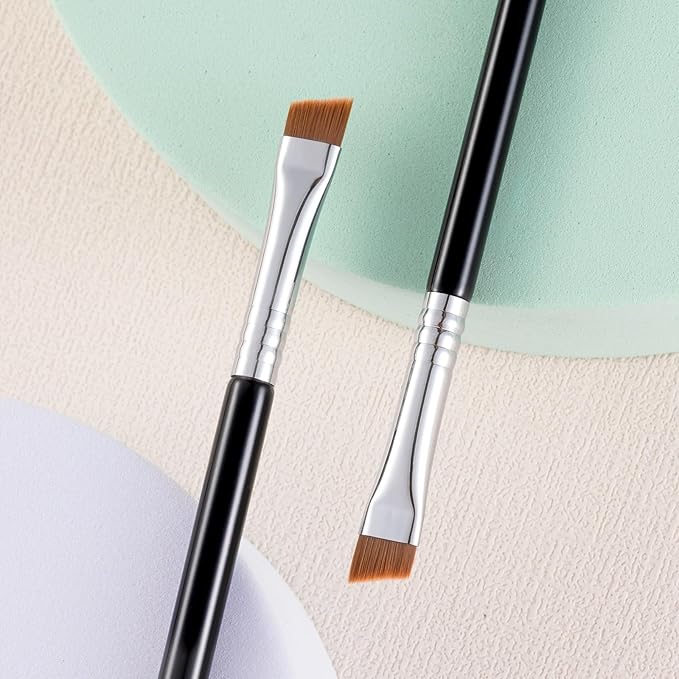Fine Angled Eyeliner Brush, Flat Eyebrow Brush, Flat Angled Eyebrow Brushes, Brow Brush, Eyeliner Brushes Fine Angled, Winged Eyeliner Brush. (E906)