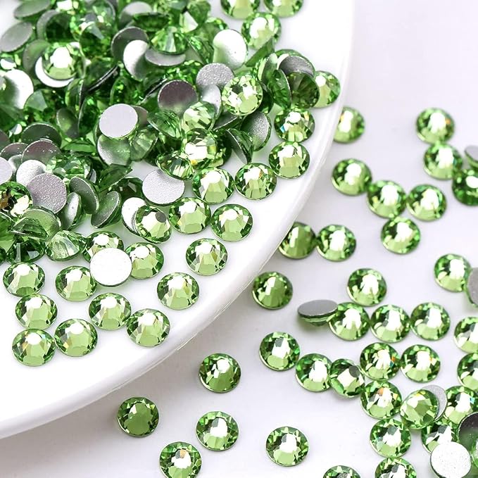 Novani Rhinestones 3000Pcs Flatback Crystal Round Loose Gemstones Glass Rhinestones for Crafts Makeup Nail Art Clothes Shoes DIY Decorations(SS8, 2.3-2.5mm,Green)