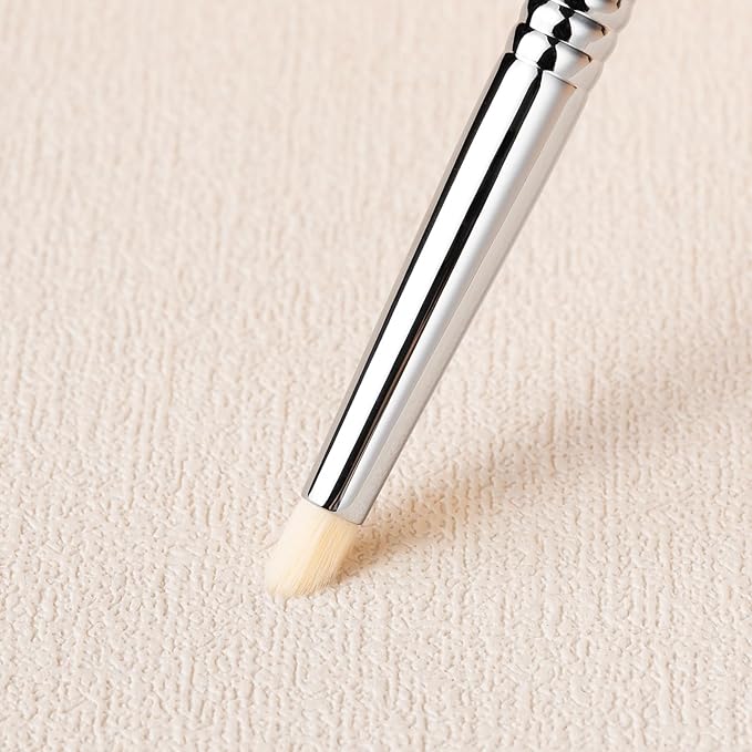 Natural Goat Hair Eyeshadow Brush, Small Blending Eye Shadow Brush, Eye Shadow Blending Brushes, Eye Blending Brush, Nose Contour Brush, Eyeshadow Blending Makeup Brushes. (E904S)
