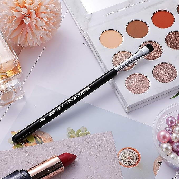 Eyeshadow Smudge Brush, EIGSHOW Short Shader Precision Makeup Brush High-End for Creasing & Cat Eye Makeup, Premium Quality, Cruelty-Free (E806)